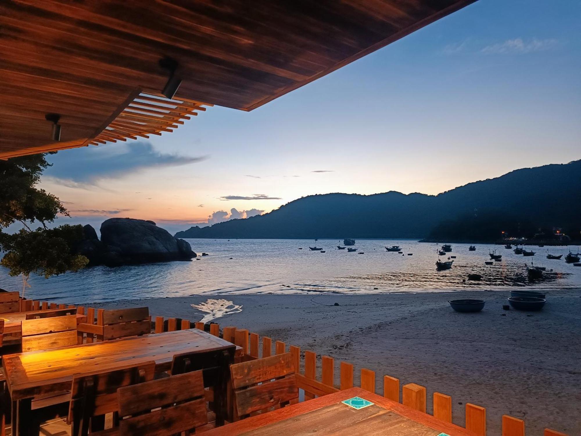 The Coral Homestay & Pub Tân Hiệ Eksteriør bilde